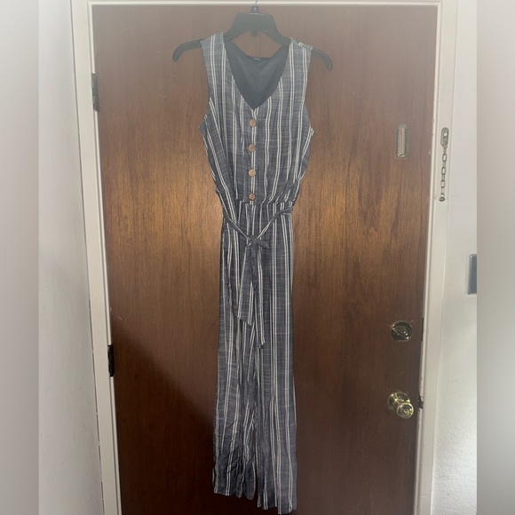 Blue and White Stripe Cropped Jumpsuit by Apt 9 Size Medium Petite - Picture 2 of 8